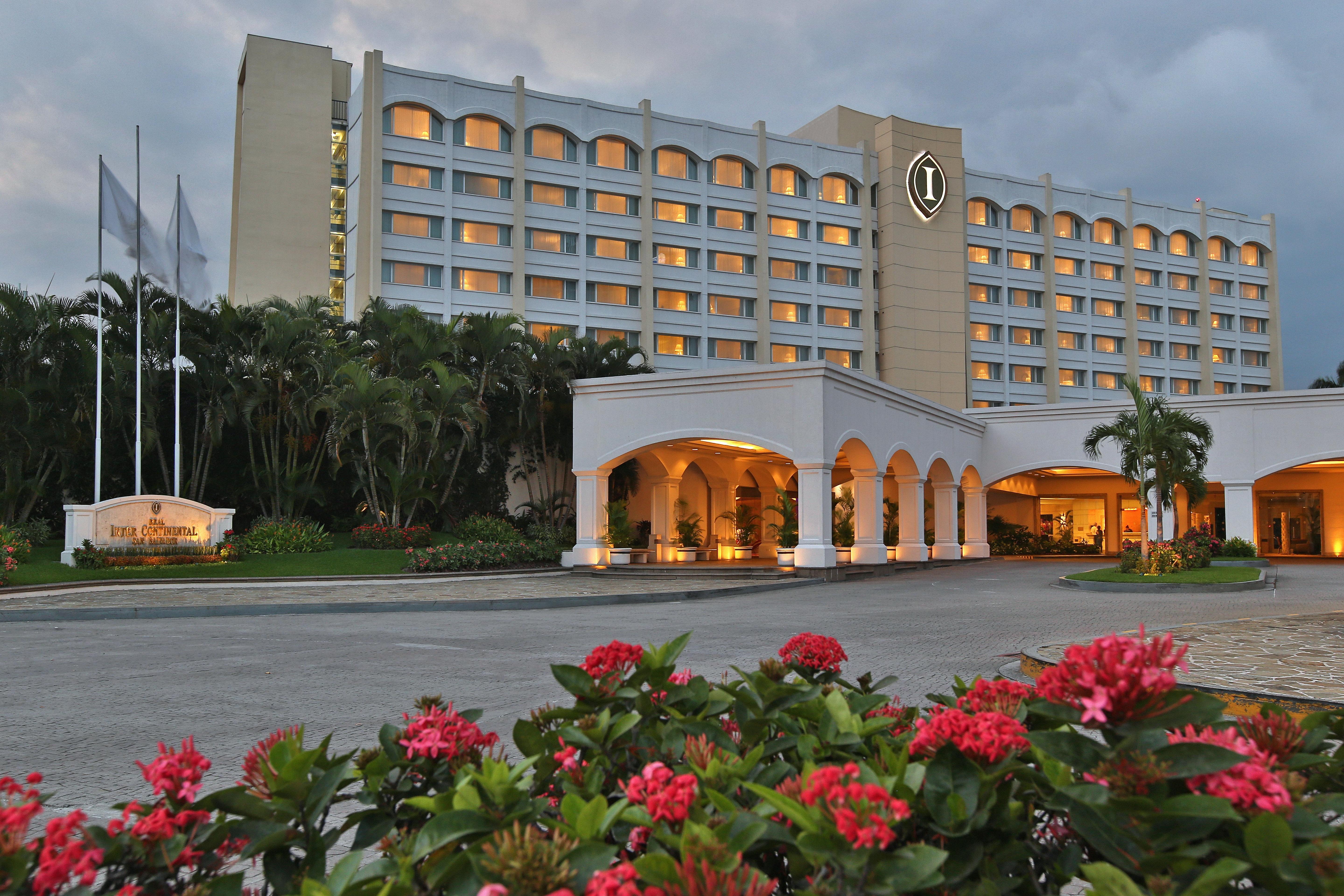 Отель Real Intercontinental San Salvador By Ihg Экстерьер фото